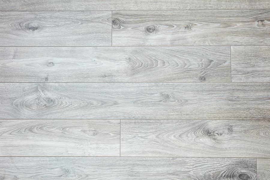 Series woods 12mm Laminate Flooring Highland silver Oak - Image 4