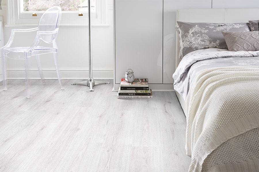 Series Woods 8mm Laminate Flooring White Oak - Image 5